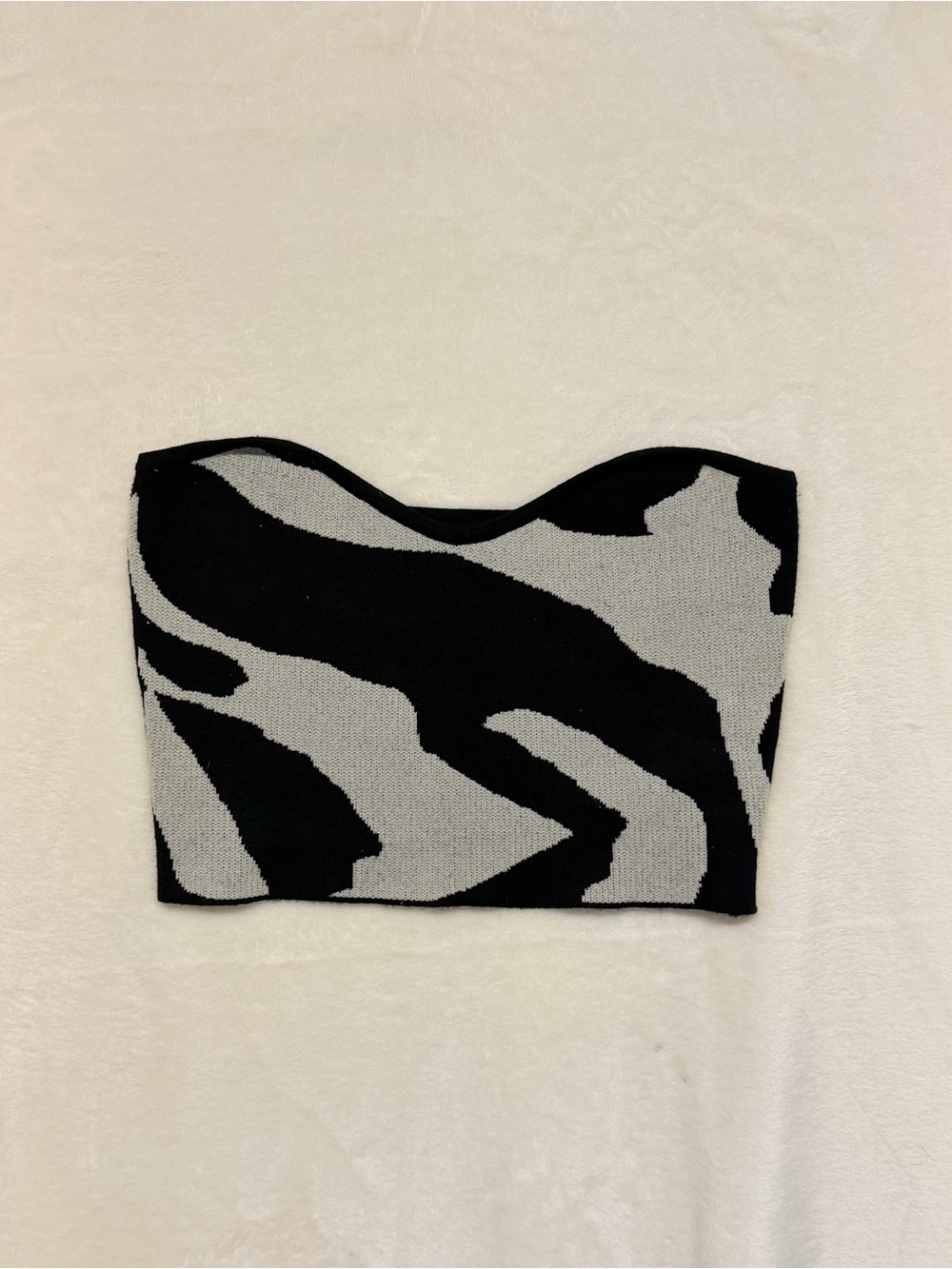 SHEIN Black & Gray Strapless Patterned Knit Crop Top